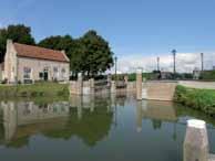 Vroeger bijvoorbeeld met de watertoren, die het eiland van drinkwater voorzag. Tegenwoordig vooral als gezondheidscentrum.