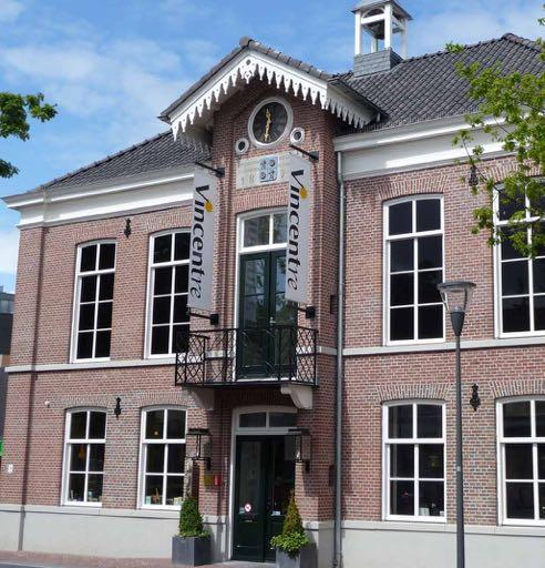 74 Nuenen Van Gogh Centre Van Gogh Heritage Centre Nuenen Tegenover de pastorie waar de familie Van Gogh woonde, ligt het Vincentre in het oude gemeentehuis van het dorp.