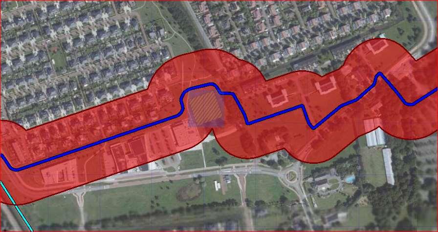 Figuur 5. Ligging 100% letaliteitszone buisleiding Gasunie 3.5.1 Kwantitatieve beoordeling groepsrisico Binnen het invloedsgebied van de hoge druk aardgasbuisleiding is de hoogte van het groepsrisico met het programma Carola bepaald.