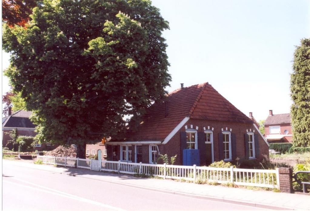 Erve Trukes kort voor de afbraak ca 2002 Generatie I I.1 Jan LEUVELING. Stamvader dorp/later Trukes; niet duidelijk is of hij van Klein of Groot Leuvelink afkomstig is. Kind: 1.