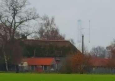 Figuur 1 windturbine <15 meter in Harfsen met verticale as Er staat sinds kort een kleine windturbine in Toldijk (gemeente Bronckhorst) Deze turbine is 24 meter en heeft een horizontale as.