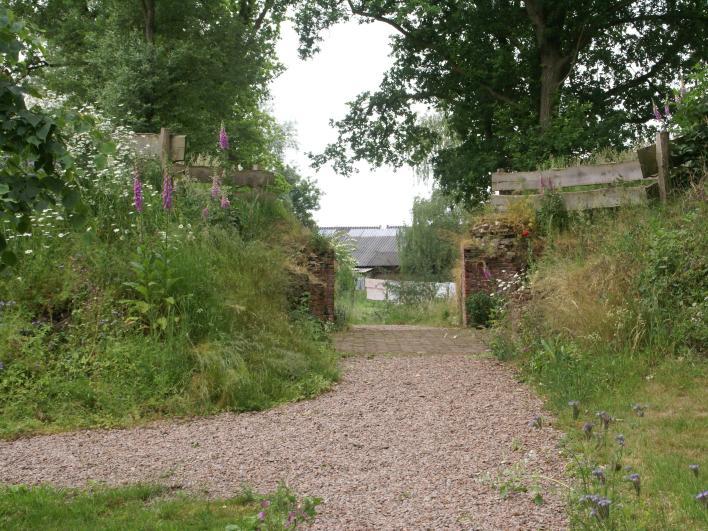 4 De Ottinkmolen Stepelo De Ottinkmolen Door hier het zandpad in te lopen of fietsen komt u bij de ruïne van de Ottinkmolen.