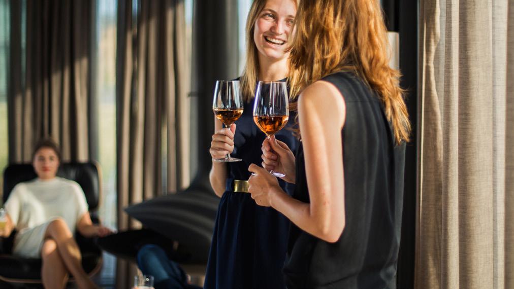 PRIVATE EVENTS. Een intieme receptie in een relaxte, casual sfeer, een uitgebreide borrel met cocktailbar of een besloten feest met private DJ en walking dinner.