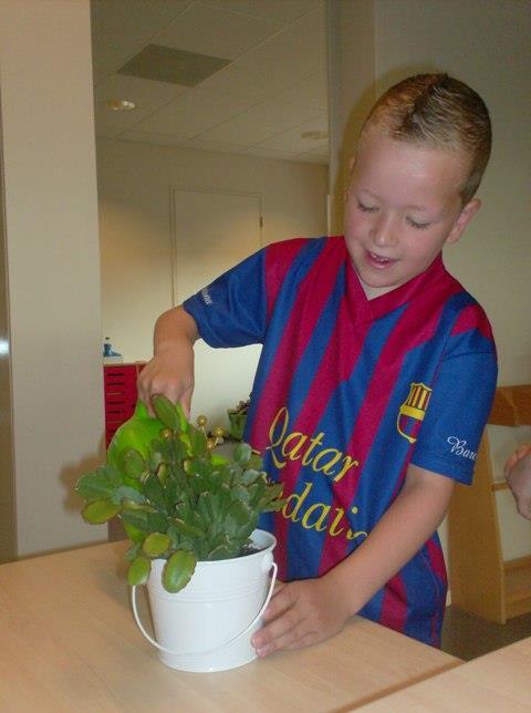 Ziek Als uw kind ziek is, belt u dan even naar school om het ziek te melden, liefst voor 8.30 uur. Dan weet de leerkracht ook wat er aan de hand is.