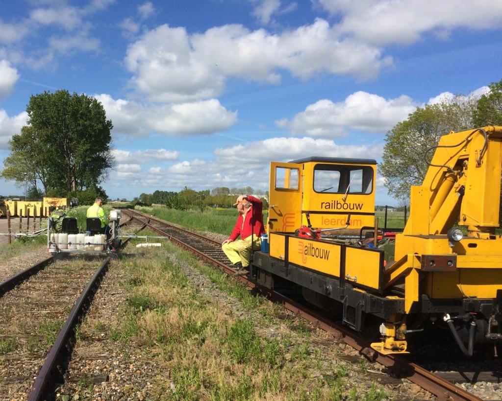 13 mei 2019: onderweg naar Medemblik kwamen we ook de sproeiploeg tegen,