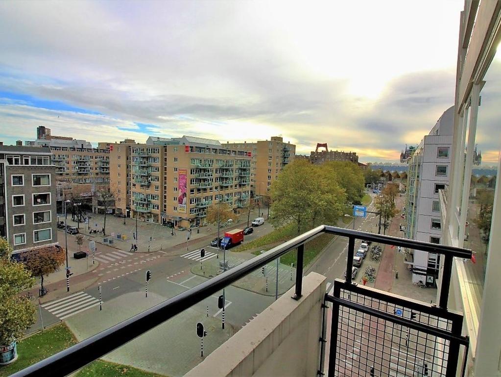 INLEIDING Gezellig net afgewerkt 2-kamer appartement op een TOPLOCATIE midden in het BRUISENDE CENTRUM van Rotterdam.