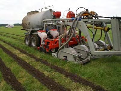 rijen te komen en de grond niet dieper los te maken dan 5 cm om wortelbeschadiging te voorkomen. 4.5 Minimum/zero-tillage Bij minimum/zero-tillage wordt de grond zo min mogelijk bewerkt.