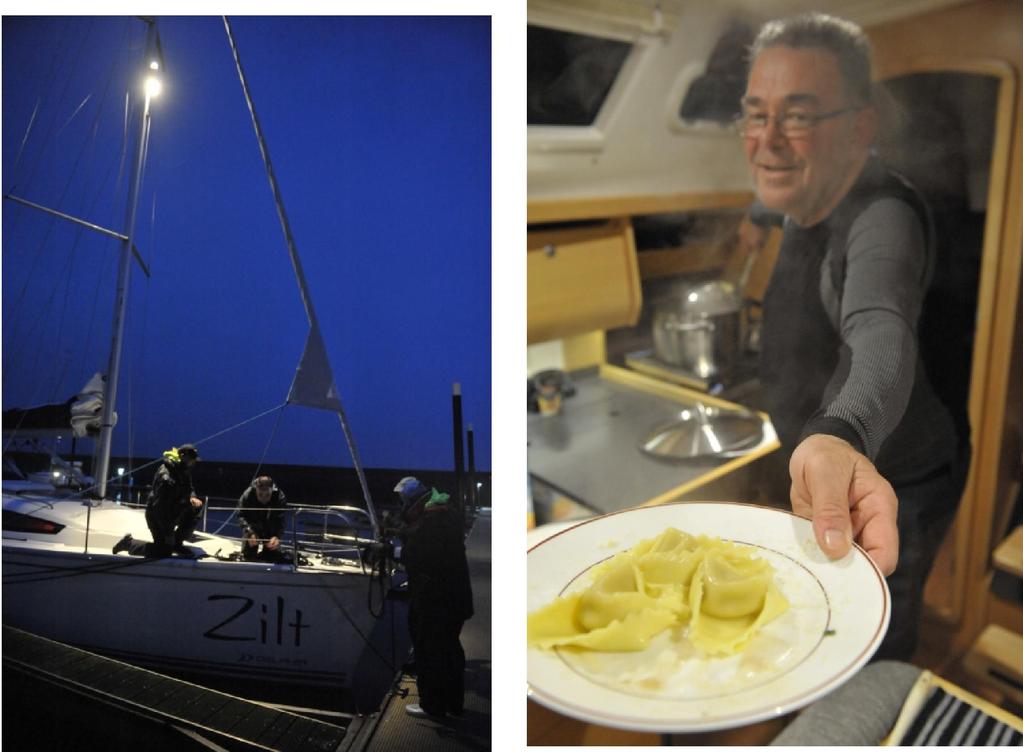 Omdat we in de buurt van Oudeschild zitten, onze bestemming, gaat het zeil naar beneden. Met de stroom in de rug moeten we opletten niet langs de haveningang te schieten.