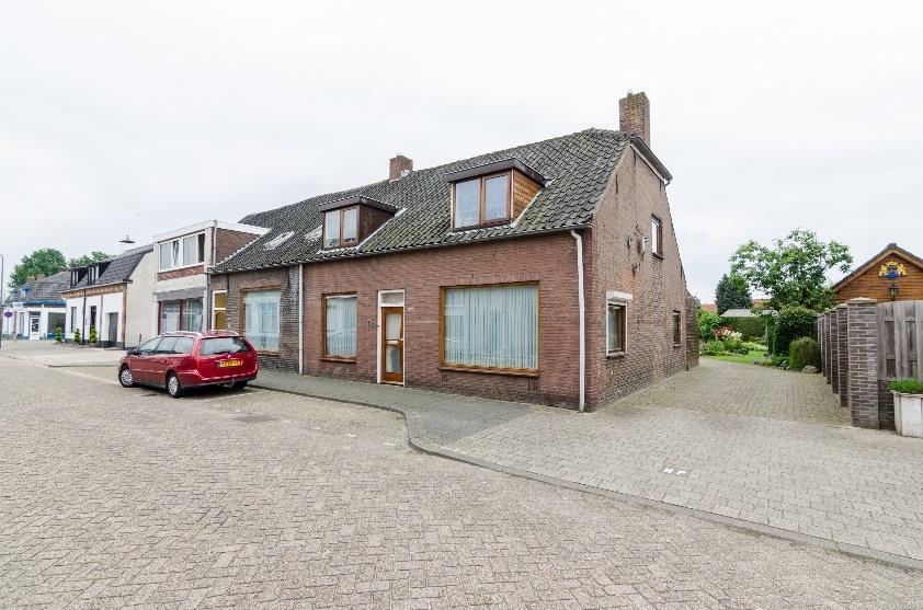TE KOOP Koningsdijk 7A te 4905 AM OOSTERHOUT Rustig gelegen woning met zeer ruime tuin en garages op eigen terrein.