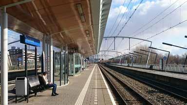 Het Stationskwartier is gelegen aan de voet van de Dordtse stadsbrug, waardoor de voorzieningen van historisch Dordrecht binnen