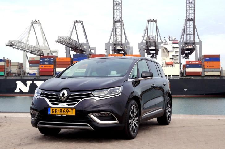 dit keer kiest Renault voor een heel andere koers. Wie hoopte op een nieuw ruimtewonder, wacht daarom een teleurstelling. De Espace is niet langer bedoeld als de ultieme gezinsauto.