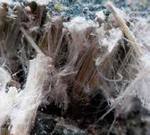 1. Wat is asbest Asbest is een verzamelnaam voor een aantal in de natuur voorkomende mineralen (silicaten) die opgebouwd zijn uit microscopisch kleine vezels.