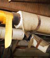 Niet - hechtgebonden asbest Bij niet-hechtgebonden materialen zijn de vezels nauwelijks gebonden aan het dragermateriaal zodat deze makkelijk kunnen vrijkomen.