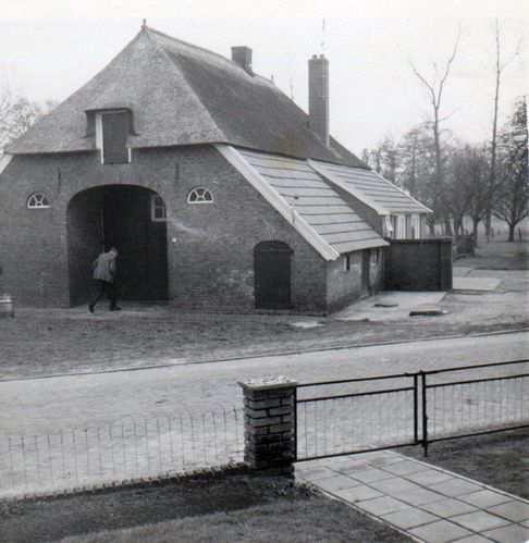 KLOPPERS Onderstaande personen hebben hun roots liggen en zijn genoemd naar de (nog bestaande) boerderij erve Kloppers gelegen aan de Kloppertstraat in buurt Beusbergen in Markelo; thans is het