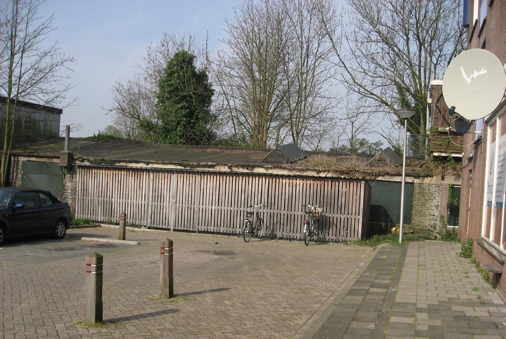 H 03 Waarnemingen: veldgegevens en gegevens uit de literatuur Tijdens het veldbezoek van 2 april 2014 is onderzocht of er in potentie beschermde planten en dieren aanwezig zijn binnen de planlocatie.