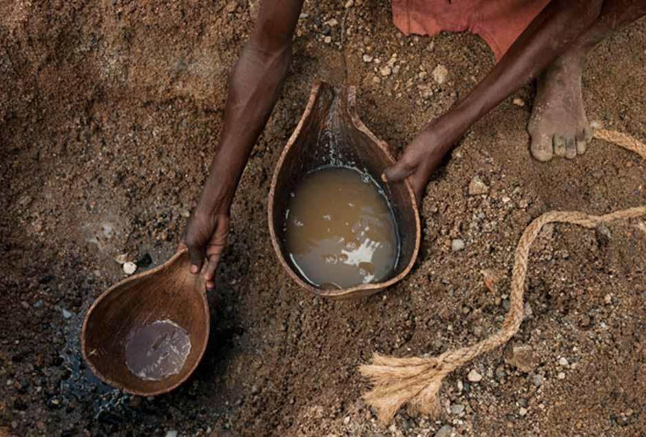 Volgens de WHO in 2018: hebben twee miljard mensen geen toegang tot schoon drinkwater kunnen vier miljard mensen geen gebruik maken van veilige sanitaire voorzieningen sterven