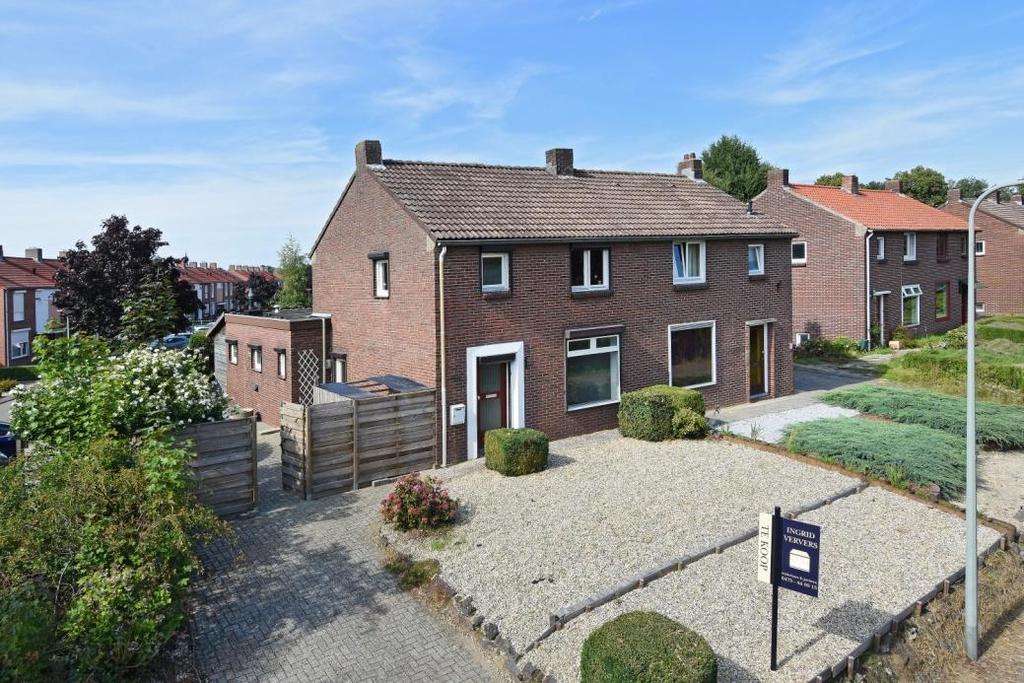 TE KOOP Eykerstokweg 20 Heythuysen HET IS PRETTIG WONEN HIER IN DEZE 2/1 KAP WONING AAN HET BEGIN VAN EEN DOODLOPEND STRAATJE EN DIRECT TEGENOVER NATUUR EN WANDELGEBIED BEYLSHOF.