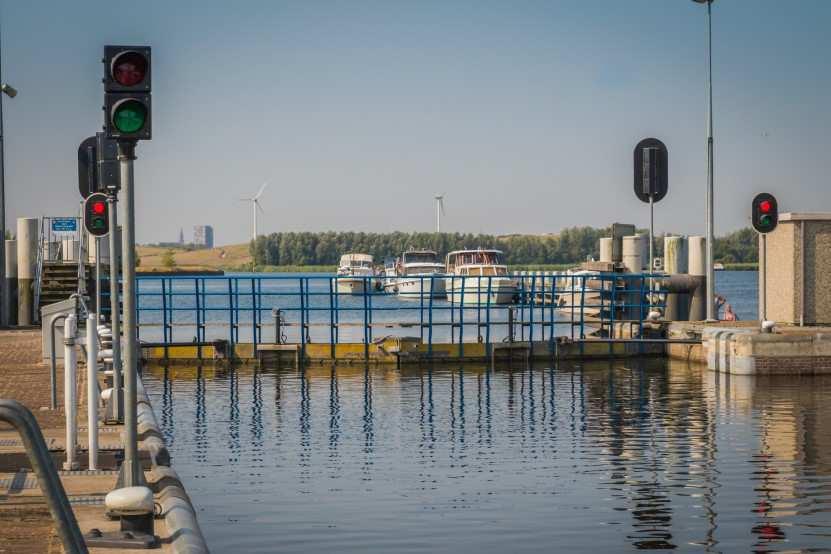 4 Wij zorgen voor voldoende zoet water Grote sluis Spaarndam gesloten vanwege droogte in zomer 2018 In 2018 heeft de grote watervraag door de droogte en de lage Rijnafvoer Rijnland voor een stevige