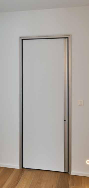 Geanodiseerde aluminium omlijsting met afneembare deurlijsten ( naturel of zwart ) Centrale montage en deurbladpositie in de dagopening Centrale vloerovergang of zetvoeg Verschillende