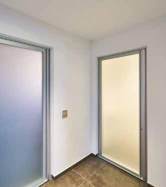 De verschillende deurbladen SVD deurblad met Resopal Massiv afwerking Het deurblad is een vlak, strak en stabiel sandwichpaneel met een totaaldikte van 48 mm.