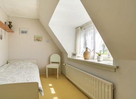 Iedere kamer is van een goede afmeting, is voorzien van een (dak)raam of