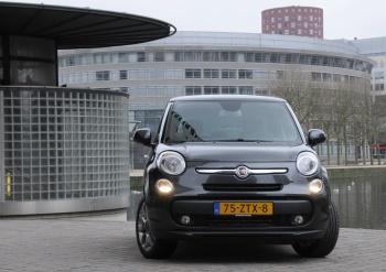 Nu toont Fiat opnieuw lef met de "500L": een ruime gezinsauto die zowel technisch als optisch lef toont. Is deze ongebruikelijke MPV ook beter dan de rest?