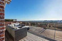 Uniek zicht op het Yzerpark en de villa s van het zoute. Bezoek warm aanbevolen. Penthouse duplex avec superbes terrasses ensoleillées et vue sur le Zoute résidentiel.