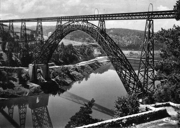 Viaduc de Garabit Het Viaduc de Garabit is een spoorbrug die tussen 1880 en 1884 over de rivier de Truère in Frankrijk is gebouwd. Zie de foto.