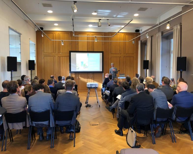 Casus: Tweede gebiedsdialoog in Limburg (1) Programma Kennismaking, toelichting doel bijeenkomst, stand van zaken NOVI, terugblik op eerste NOVI-bijeenkomst Limburg Gesprek aan zes tafels Verifiëren