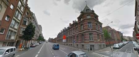 (Bron van de beelden: Google Maps & Google Street View, 2014) De gevel langs de kant van de Kroonlaan is een ander element waarmee rekening moet worden gehouden in het landschap, omwille van het