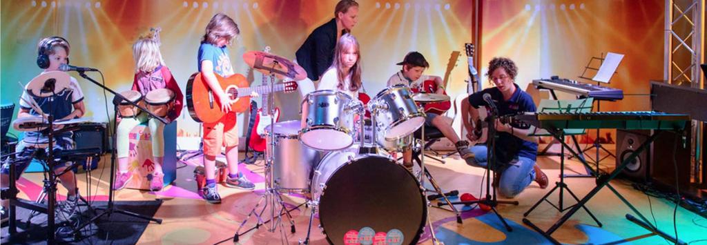 EVEN ONTSPANNING EN AFLEIDING Professor Gert Jan Kaspers, VUmc Amsterdam Muziek is ontspanning en dat is iets waar zieke Kinderen in een ziekenhuis behoefte aan hebben.