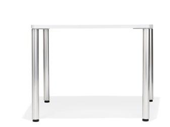 Strakke lijnen en kanten, afgeronde hoeken, die de vorm van de poten volgen deze tafel is een echt designmeubel.
