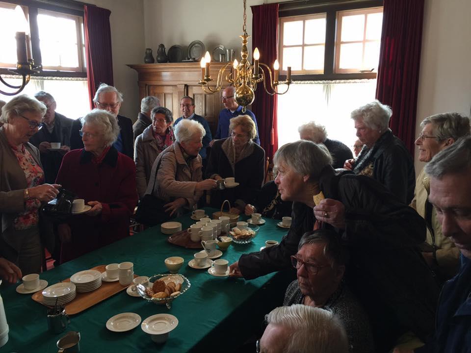 Rondom de Diensten We beginnen november met de komst van dr. K. Bras uit Haarlem.