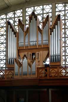 Moerdijk, R.-k. Sint-Stephanuskerk Moerdijk, Sint-Stephanuskerk Bouwer: Marcussen & Søn Abenraa, 1964 Het Marcussen-orgel in de St.-Stephanuskerk te Moerdijk.