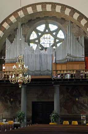 Zevenbergen, R.-k. St.-Bartholomeüskerk In deze kerk, onderdeel van de Immanuelparochie, plaatste L. Verschueren te Heythuysen in 1946-1947 een nieuw orgel.