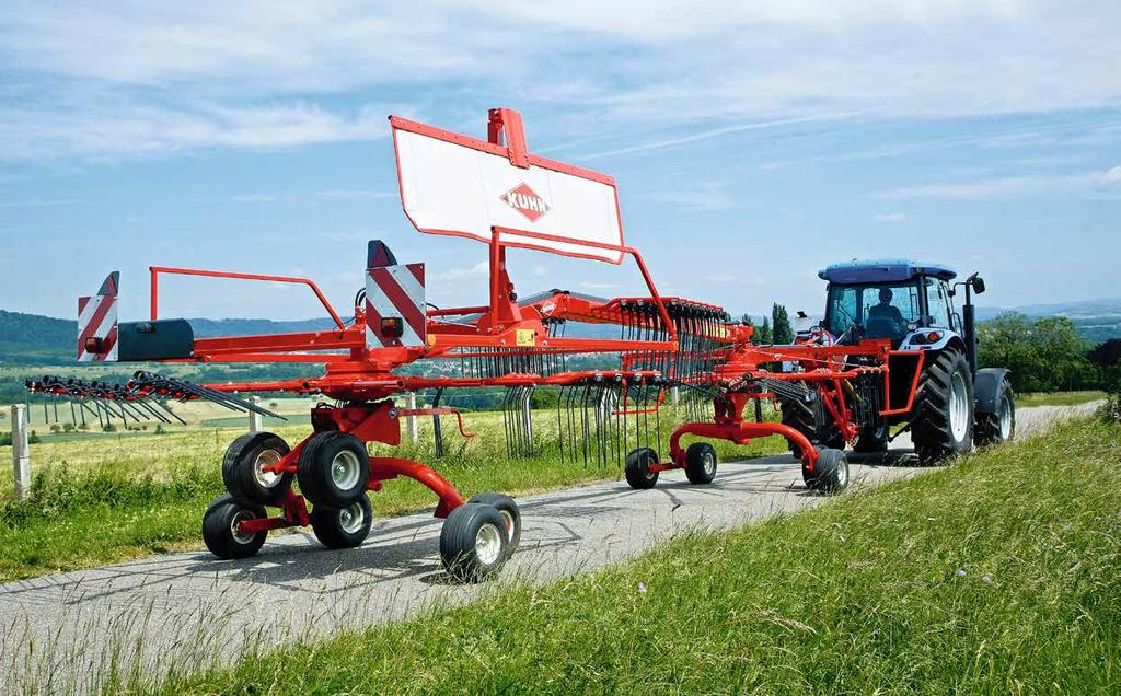 BREED TIJDENS HET WERK, COMPACT TIJDENS TRANSPORT EN STALLING De machine kan comfortabel vanuit de trekkercabine omgezet worden van werkstand naar transportstand.