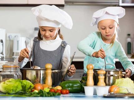 Wij gaan een zomerse high tea maken. Nadat wij onze buik vol hebben gegeten gaan wij naar speeleiland.