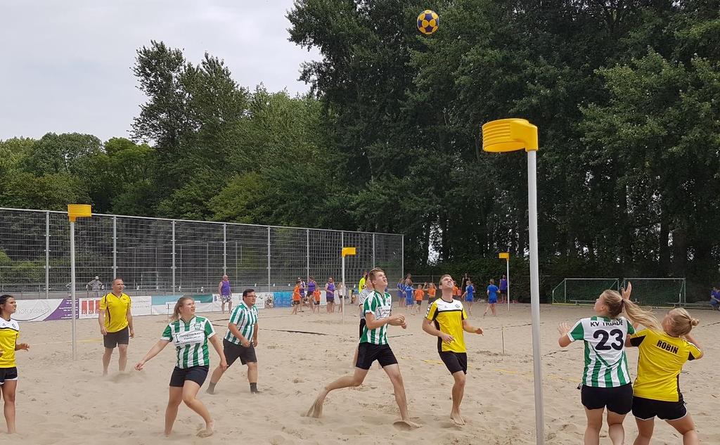 SAVE THE DATE: ZATERDAG 06-07-2019 Op zaterdag 06-07-2019 gaan we weer met zn allen een leuk Beachkorfbaltoernooi op ons eigen terrein organiseren: de afsluiting van