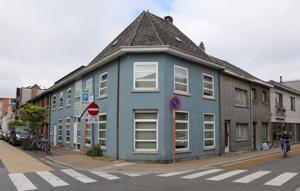 Woning hoek Lamstraat-Lodewijk De Meestraat 2.11.4. Gebouwenbeheer en ICT/GIS Er is nood aan het vernieuwen, herstructureren en upgraden van het hele ICT-gebeuren binnen Interwaas.