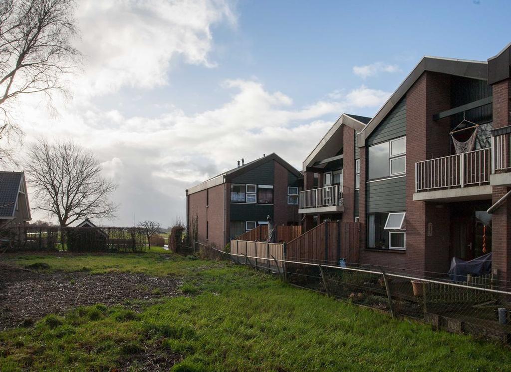 Het balkon Geniet van de ochtendzon en het vrije