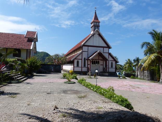 Het dorp Sikka is gelegen aan de zuidkust op het eiland Flores en was één van de eerste plaatsen met Portugese en Katholieke invloeden.