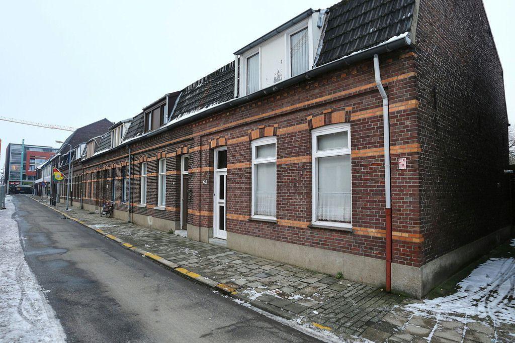 WEERT Boermansstraat 27 Vraagprijs 113.000,-- k.k. Klussers opgelet: Hoekwoning (opknapper) op een royaal perceel (ca. 300 m2) gelegen in het centrum van Weert.