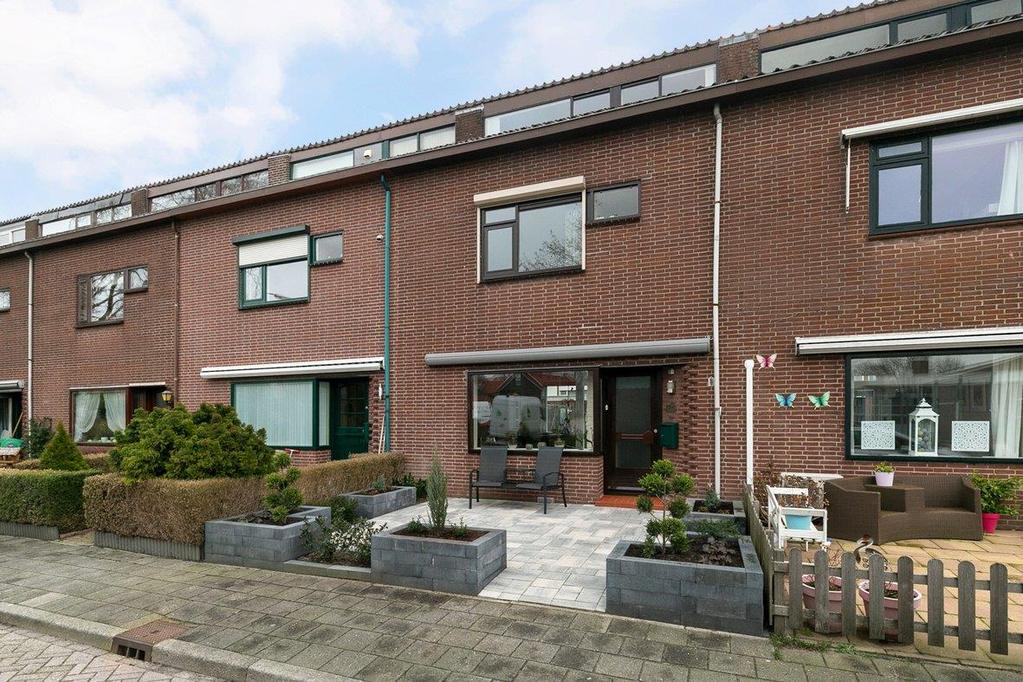 Trompstraat 6 Heinenoord Zeer goed onderhouden tussenwoning met vier