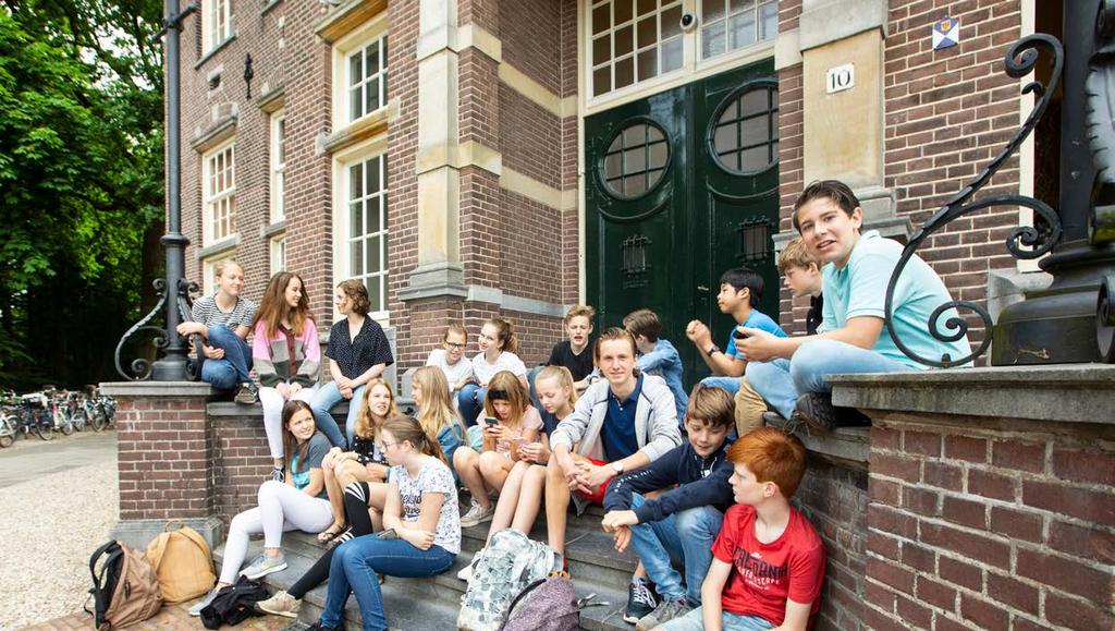 Hét ymnasium Betrokken Onderscheidend Nieuwsgierig We zeggen daarom: wij zijn hét Gymnasium Aanmeldingsformulier 2020-2021 Roepnaam leerling: Achternaam leerling: