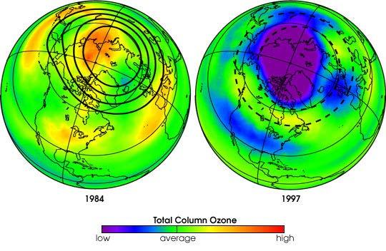 De stratosfeer (10 85 km) ligt boven de troposfeer. Het is er zeer koud met temperaturen van -65 C. Er komt hier ook geen waterdamp meer voor, dus ook geen weer meer.