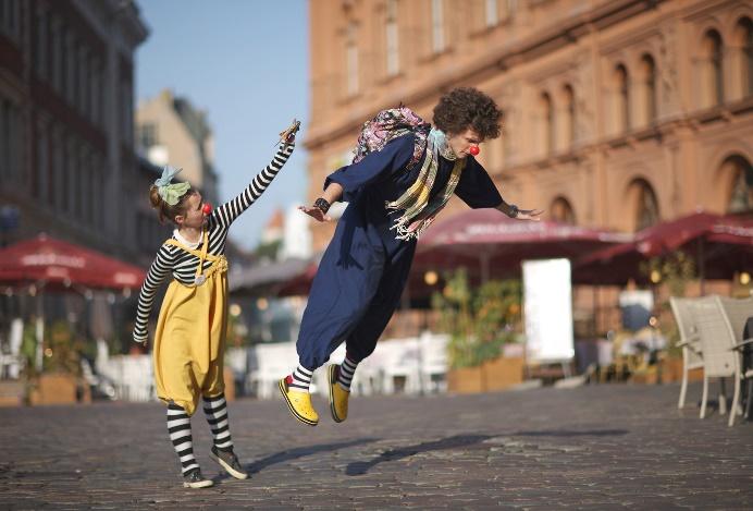 11.3 Podiumvoorstellingen: Muziek Net als dans heeft ook muziek zich ontwikkeld. In de tijd van de Franse koningen werd klassiek ballet op klassieke muziek uitgevoerd. Die twee horen bij elkaar.