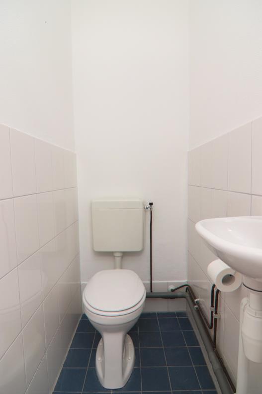 BADKAMER Fraai sanitair (2011) bestaande uit een inloopdouche met