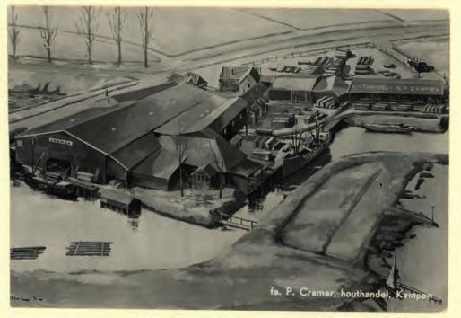 Luchtfoto van Houthandel Firma P. Cramer, het bedrijf dat zich ter plaatse van de afgebroken molen De Eendracht ontwikkelde. Uiterst rechts is de IJssel te zien.