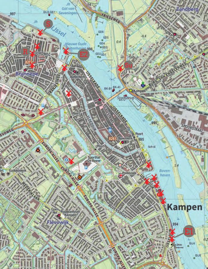 Plattegrond van Kampen met daarop bij benadering aangegeven de locaties waarop ooit windmolens hebben gestaan. Duidelijk is te zien dat er aan de noord- en zuidkant een concentratie is geweest.