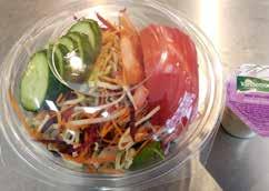 Frieten MEENEEM Salade Frieten Sauzen Burgers Onze huisbereide maaltijdsalade Verkrijgbaar tijdens